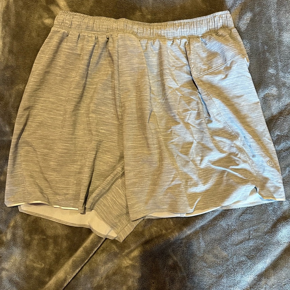 Men’s lululemon shorts 5 inch